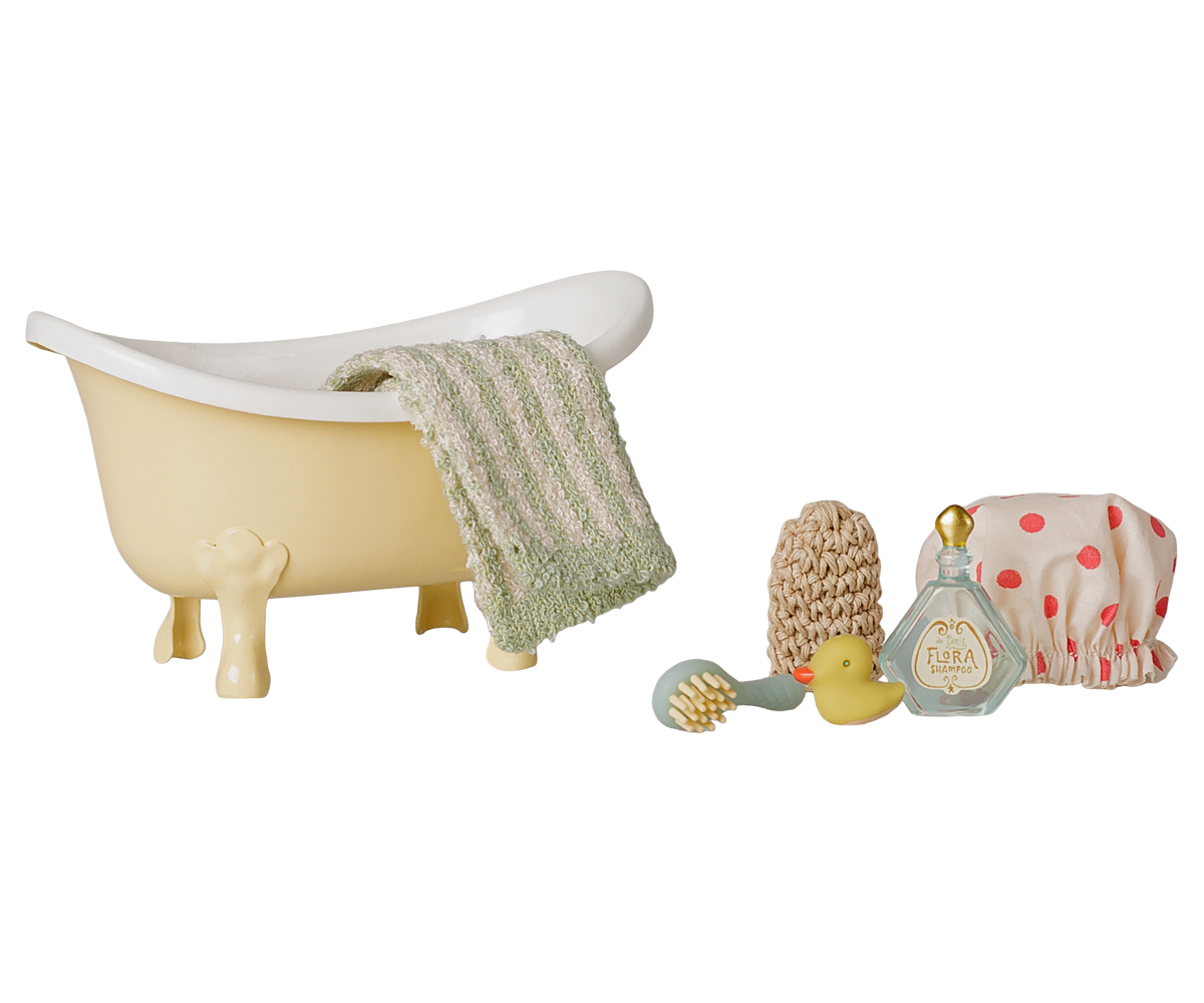 Banheira amarela Maileg com toalha, touca, luva, patinho, champô e escova | maileg-banheira-ratinhos-amarelo-lollakids