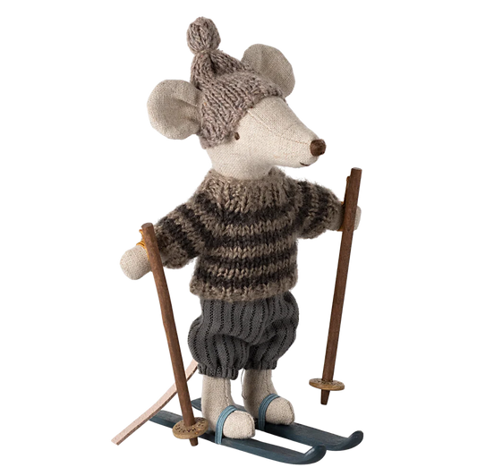 Maileg Ratinho de Inverno com Esquis – Irmão Mais Velho Cinzento (13 cm) | 17-4211-00