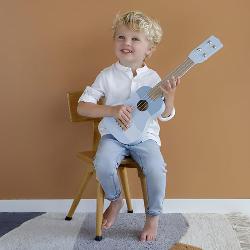 Guitarra em Madeira Azul da Little Dutch